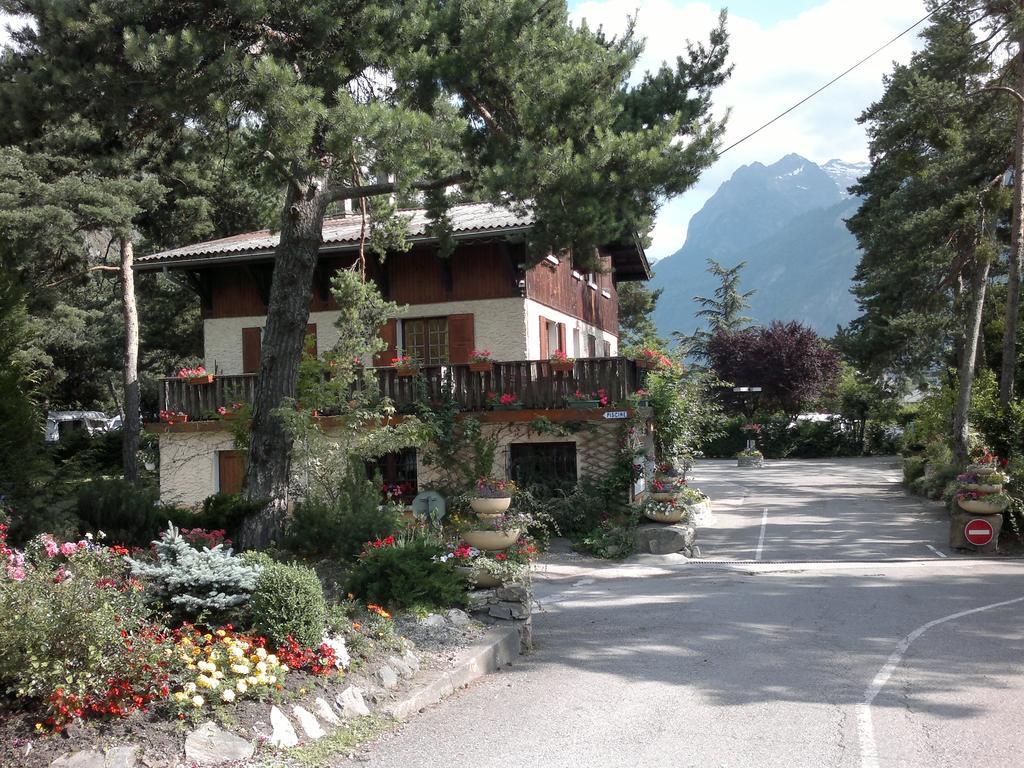 Villa Camping La Cascade Le Bourg-dʼOisans Exterior foto