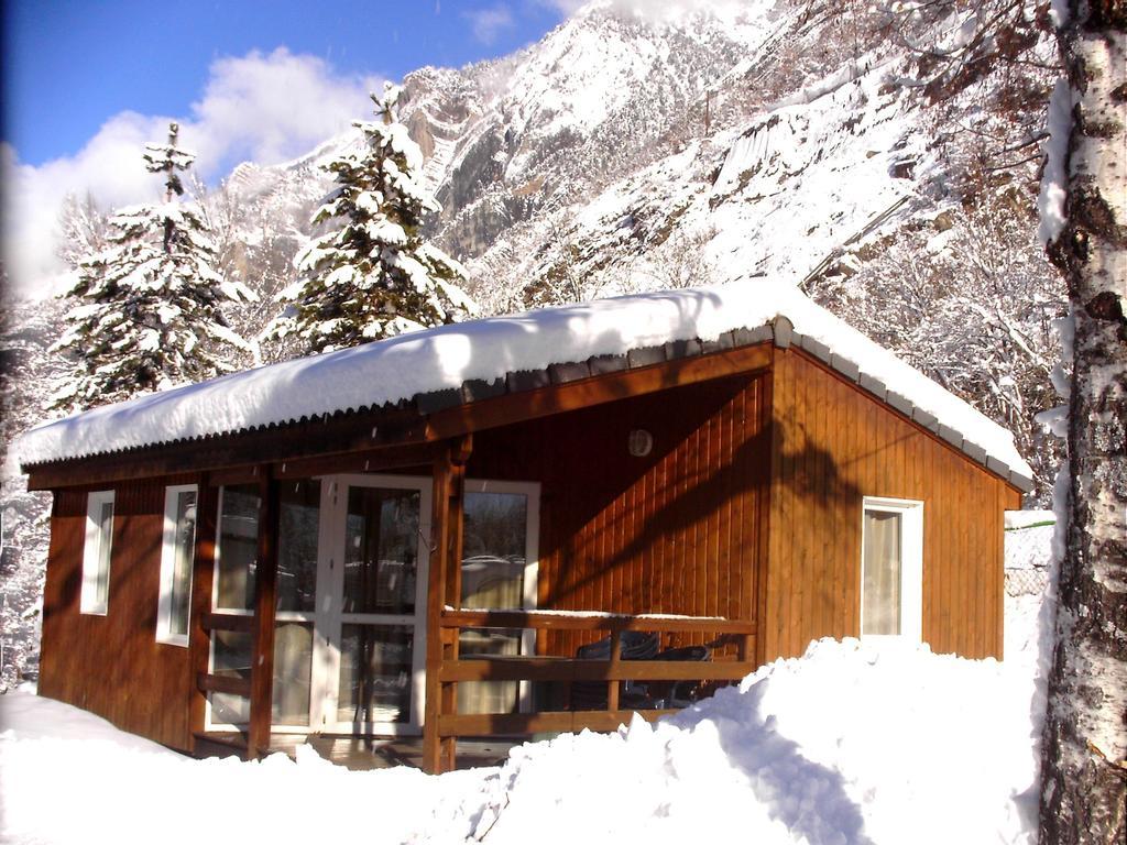 Villa Camping La Cascade Le Bourg-dʼOisans Exterior foto