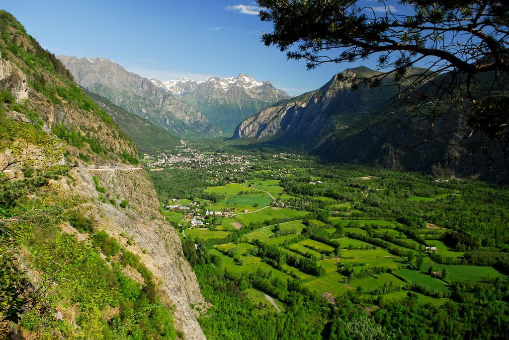 Villa Camping La Cascade Le Bourg-dʼOisans Exterior foto