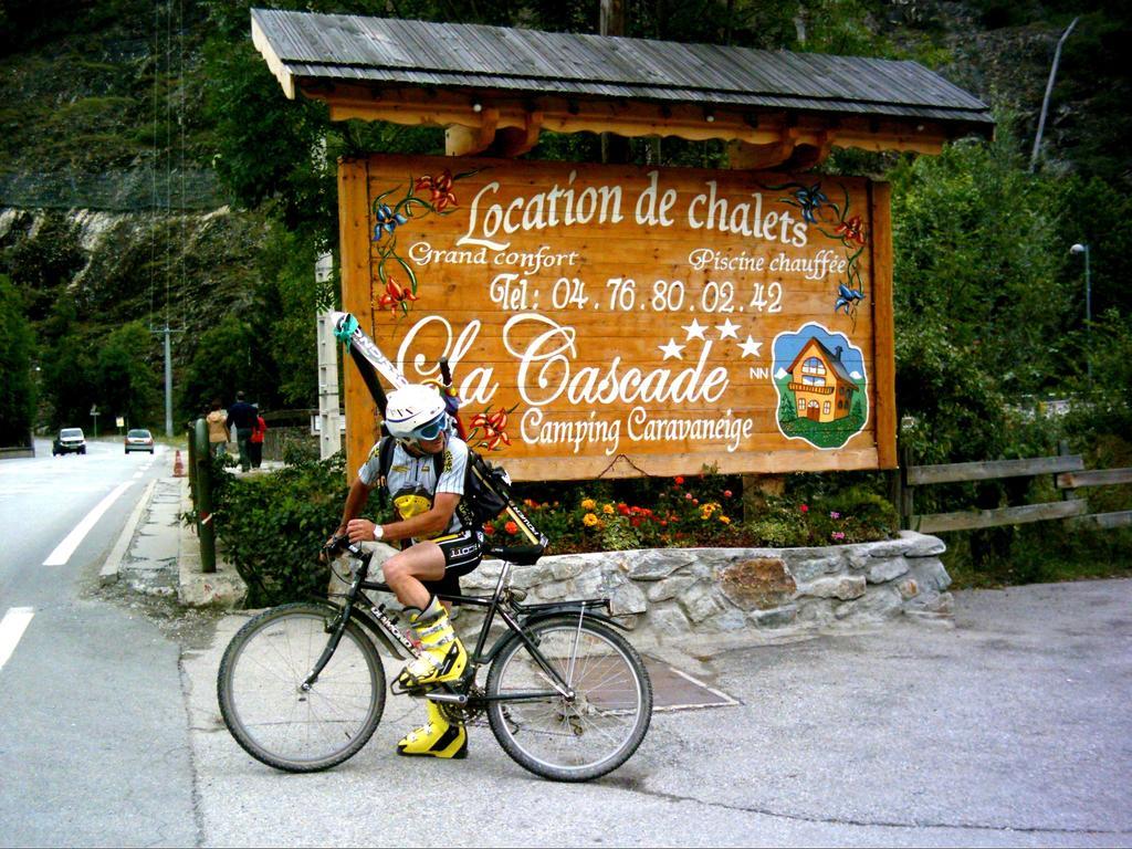 Villa Camping La Cascade Le Bourg-dʼOisans Exterior foto