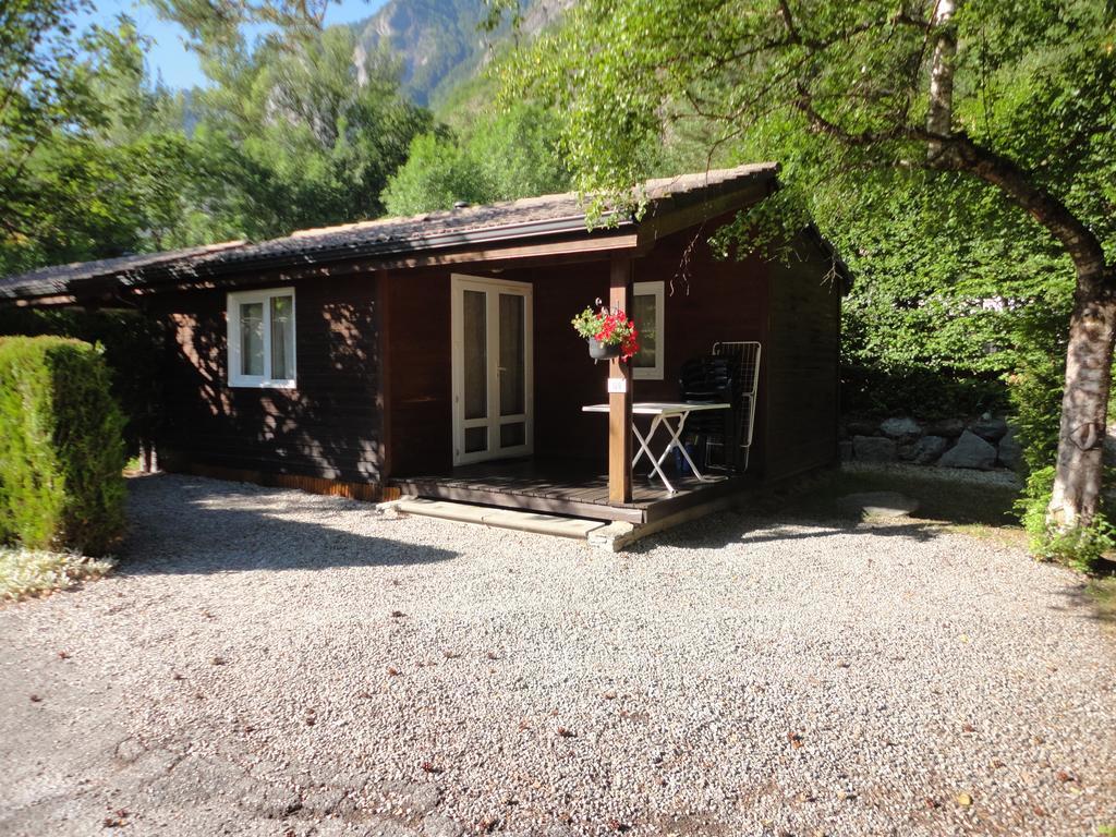 Villa Camping La Cascade Le Bourg-dʼOisans Exterior foto